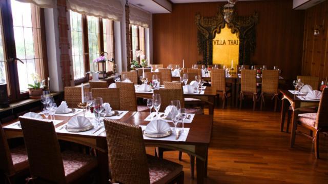 Hotel Pfauen Умкирх Экстерьер фото